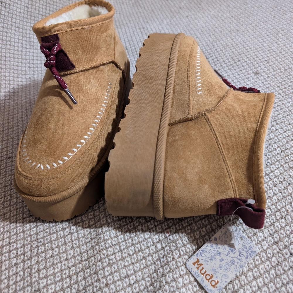 Mudd Tan Boots with White Interior - Picture 4 of 12